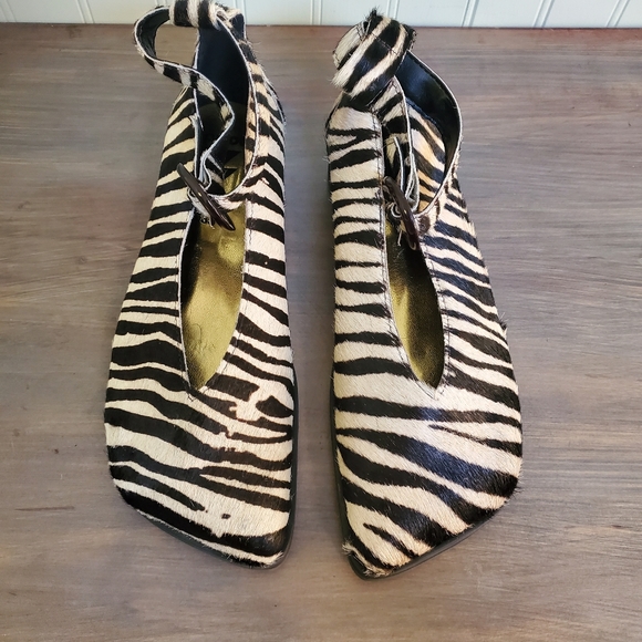 Zebra Flats Pony Hair Abstract Toe Ankle Strap Unique Art to Wear - Picture 3 of 13
